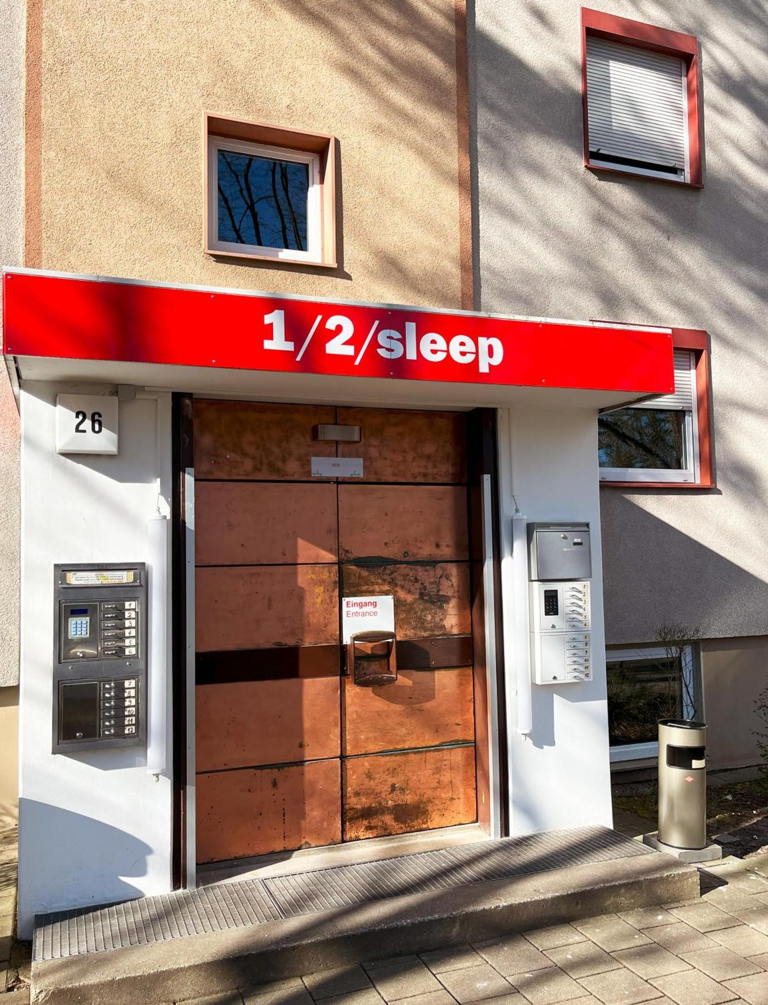 A1 Hotel *
