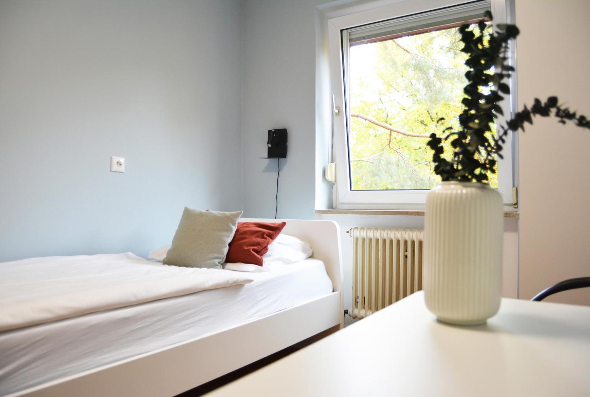 1, 2, Sleep Messe Hotel